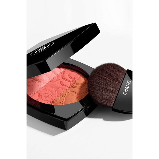 CHANEL CAMÉLIA FUTURA 2025限定創作山茶花紋腮紅盤 - La Fée Beauty