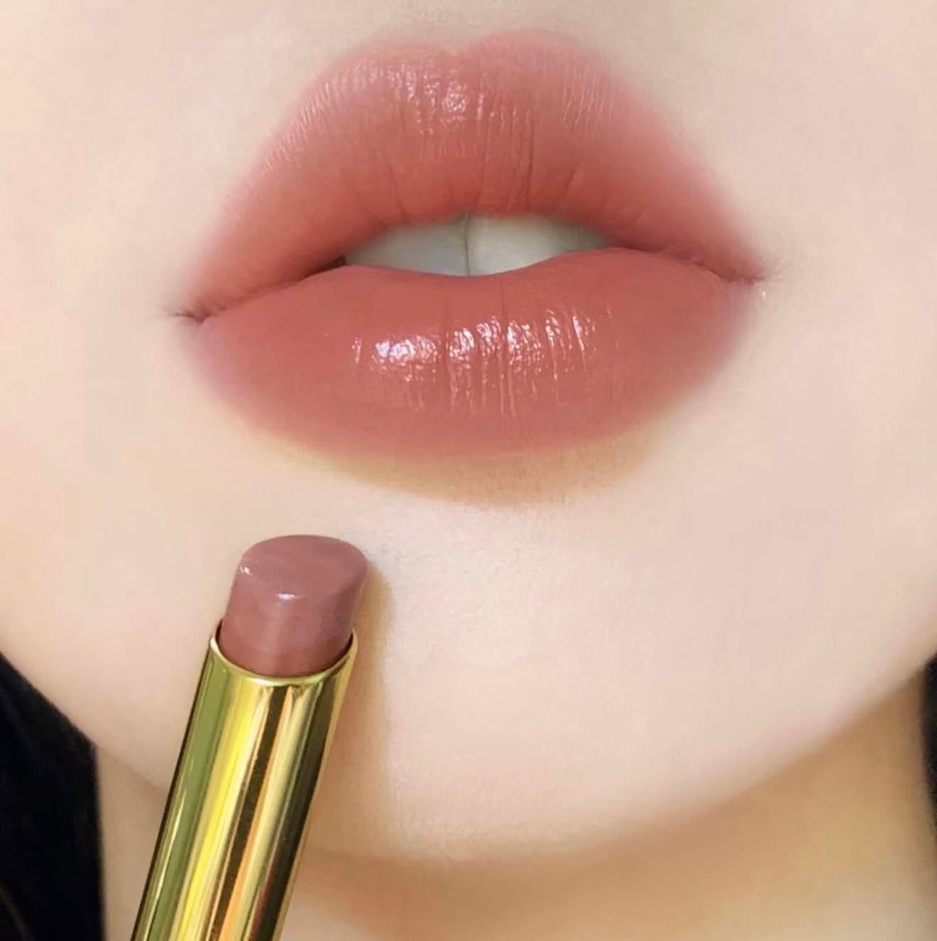 CHANEL 香奈兒 ROUGE ALLURE 絕色亮澤唇膏 812 - BEIGE BRUT - La Fée Beauty