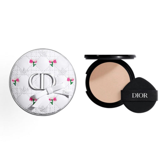 Dior 2026全新 白色花卉限定氣墊 氣色清透 中性肌 持妝柔焦奶油肌不卡粉 (殼+粉芯) - La Fée Beauty