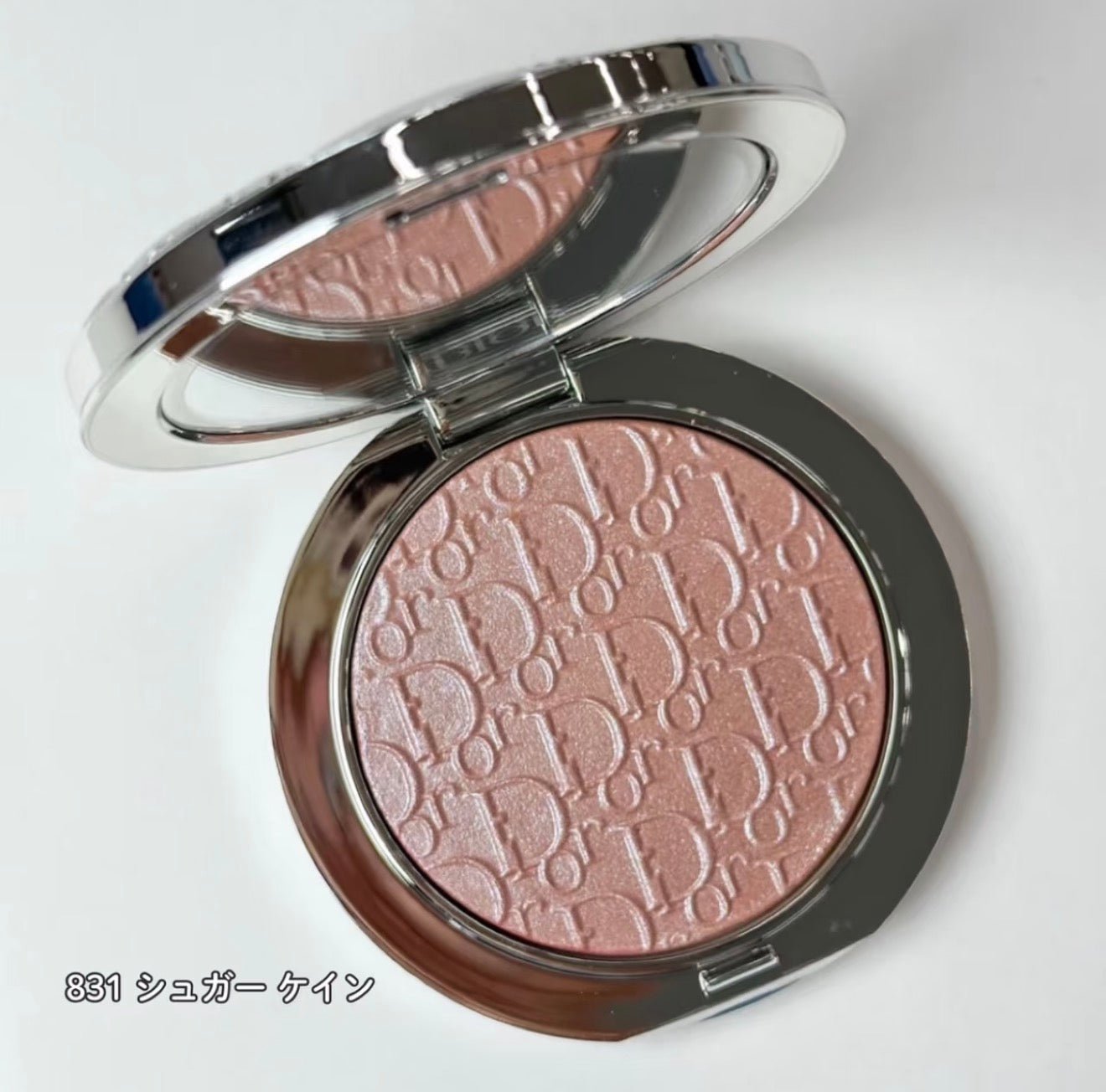 Dior 恆久貼肌亮采蜜粉餅 - 珍藏版 831 Sugar Cane - La Fée Beauty