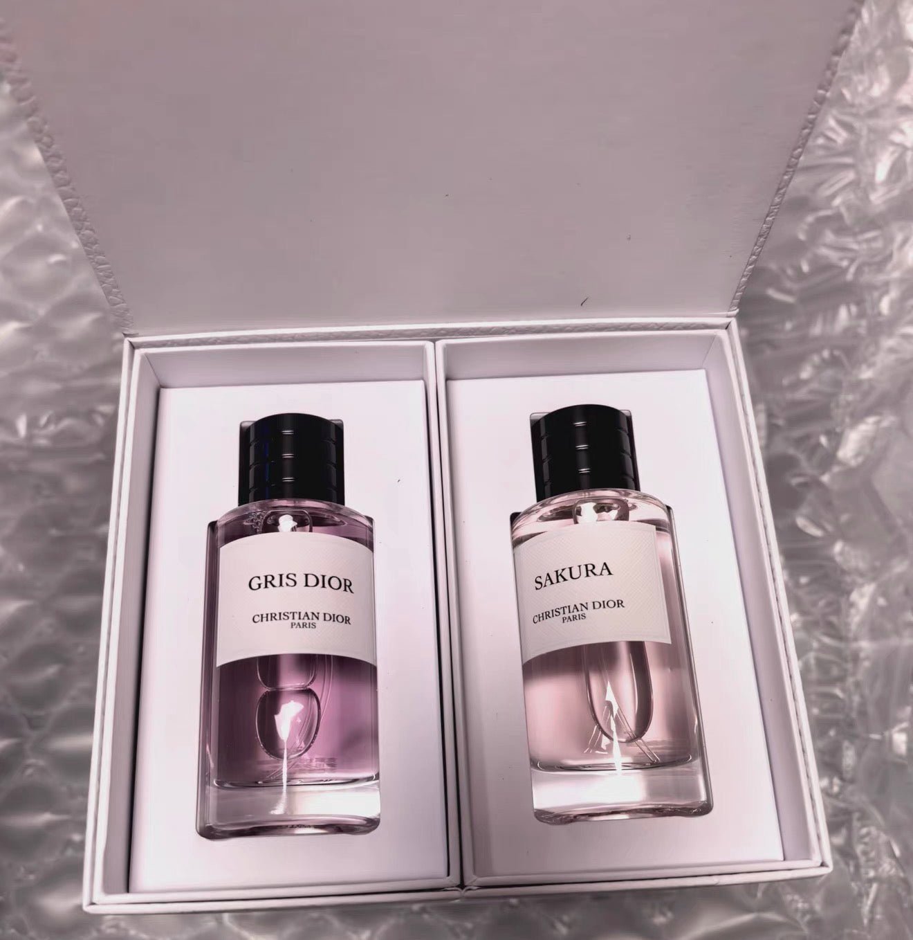Dior 迪奧 典藏香水 蒙田沙龍GRIS DIOR 50ML + 落櫻輕舞香水 SAKURA 50ML 兩件套盒 - La Fée Beauty