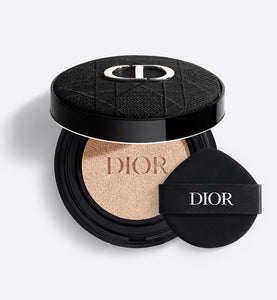 Dior 限量刺繡外殼  恆久貼肌亮澤氣墊粉 SPF50 13g