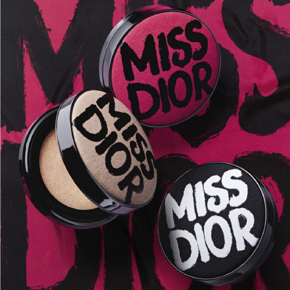 Dior 迪奥 恆久貼肌氣墊粉底-Miss Dior塗鴉標記珍藏版 外殼￼