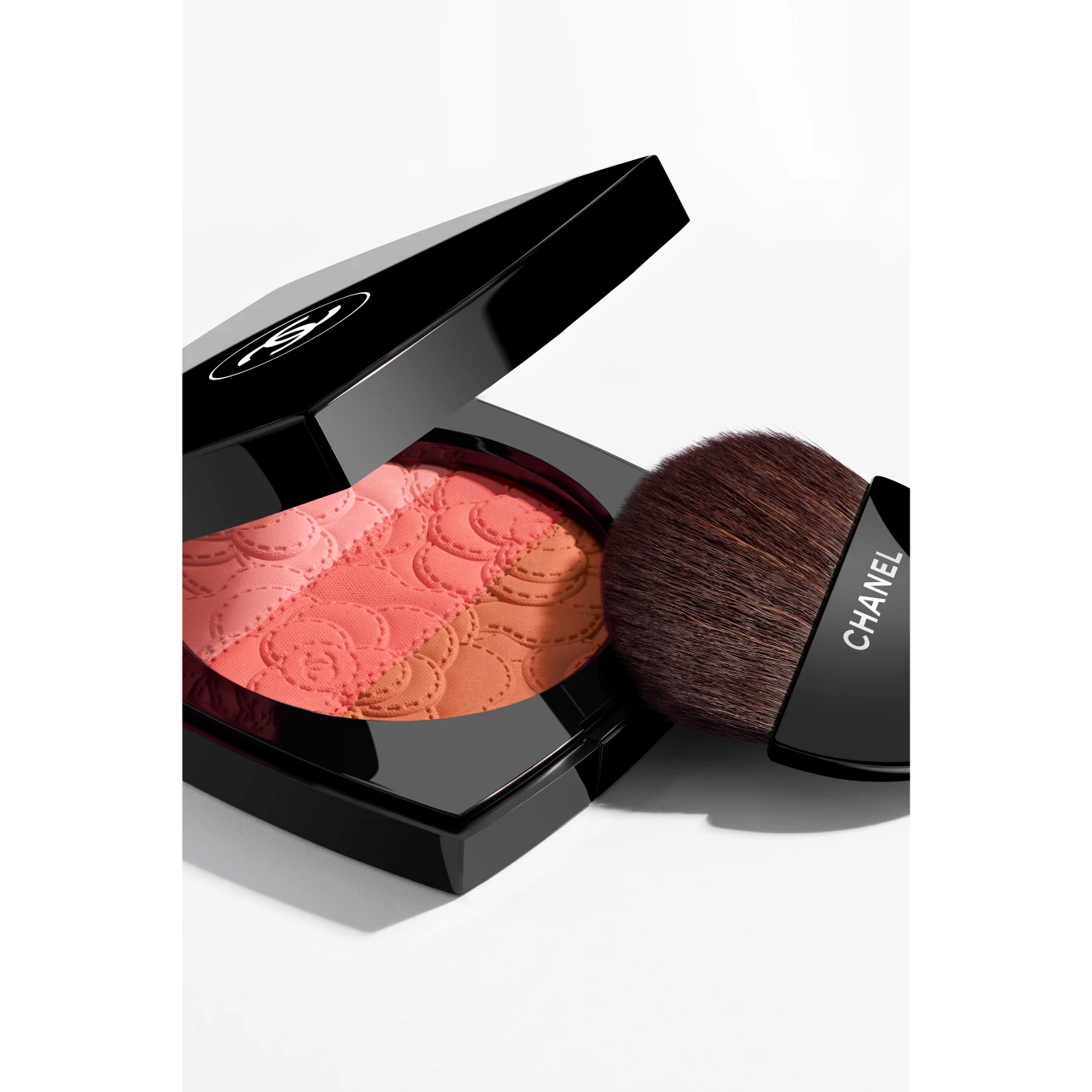 CHANEL CAMÉLIA FUTURA 2025限定創作山茶花紋腮紅盤