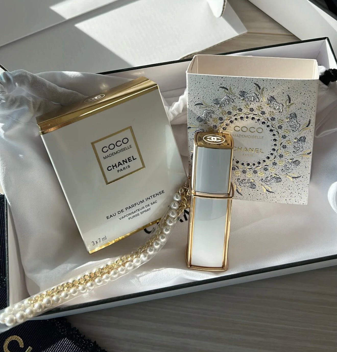 CHANEL 香奈兒 聖誕新品 COCO MADEMOISELLE
EAU DE PARFUM INTENSE REFILLABLE PURSE SPRAY COCO小姐限定珍珠香水鏈條 7ml*3