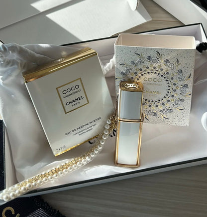 CHANEL 香奈兒 聖誕新品 COCO MADEMOISELLE
EAU DE PARFUM INTENSE REFILLABLE PURSE SPRAY COCO小姐限定珍珠香水鏈條 7ml*3