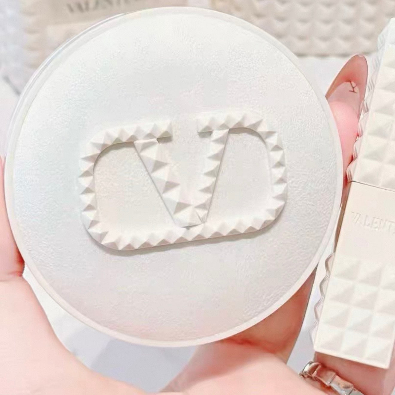 Valentino GO-CUSHION GLOW  高光輕透氣墊粉底 季節限定版 純白色