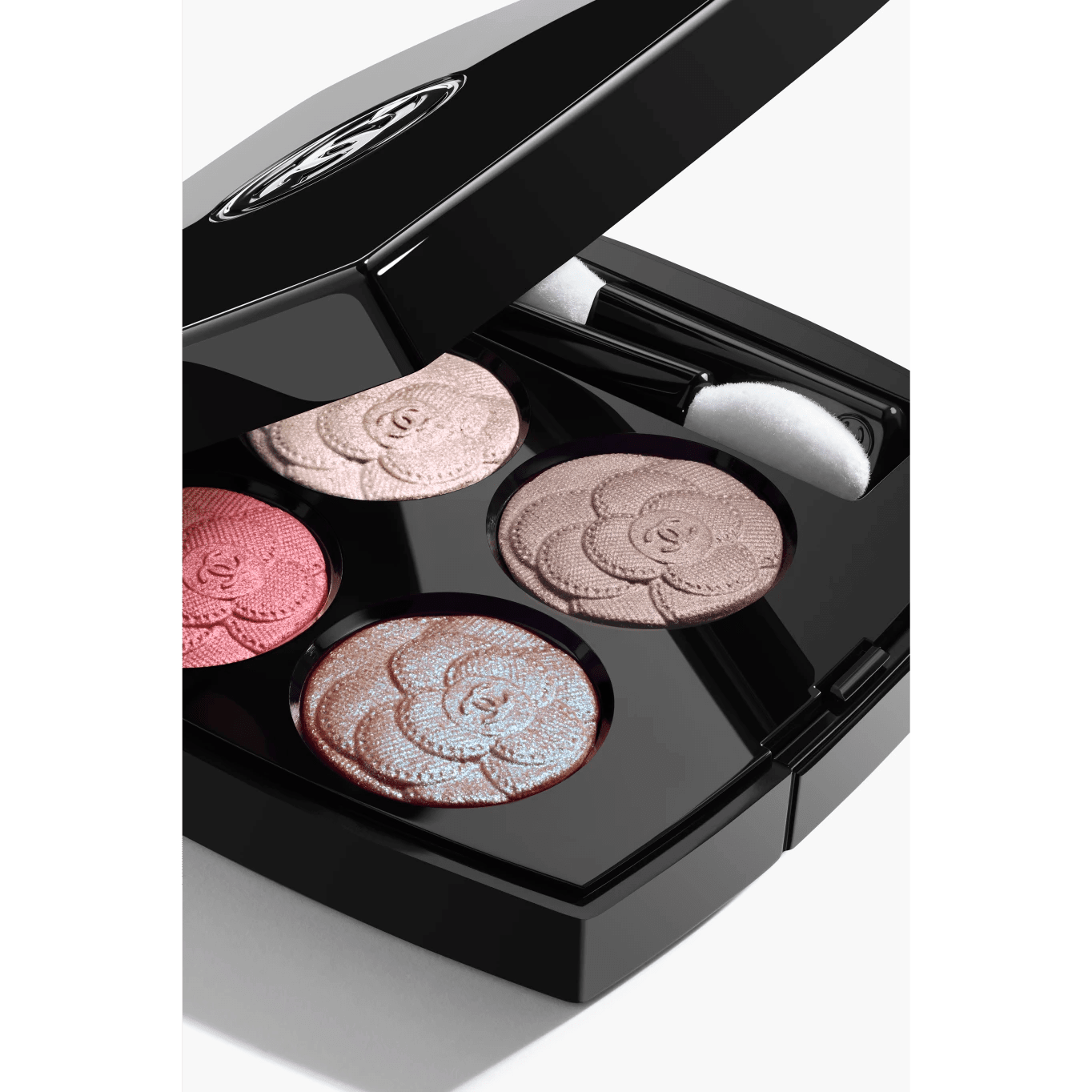 CHANEL 香奈兒 2025春季 LES 4 OMBRES UTOPIA 山茶花浮雕四色眼影 387 - UTOPIA - La Fée Beauty