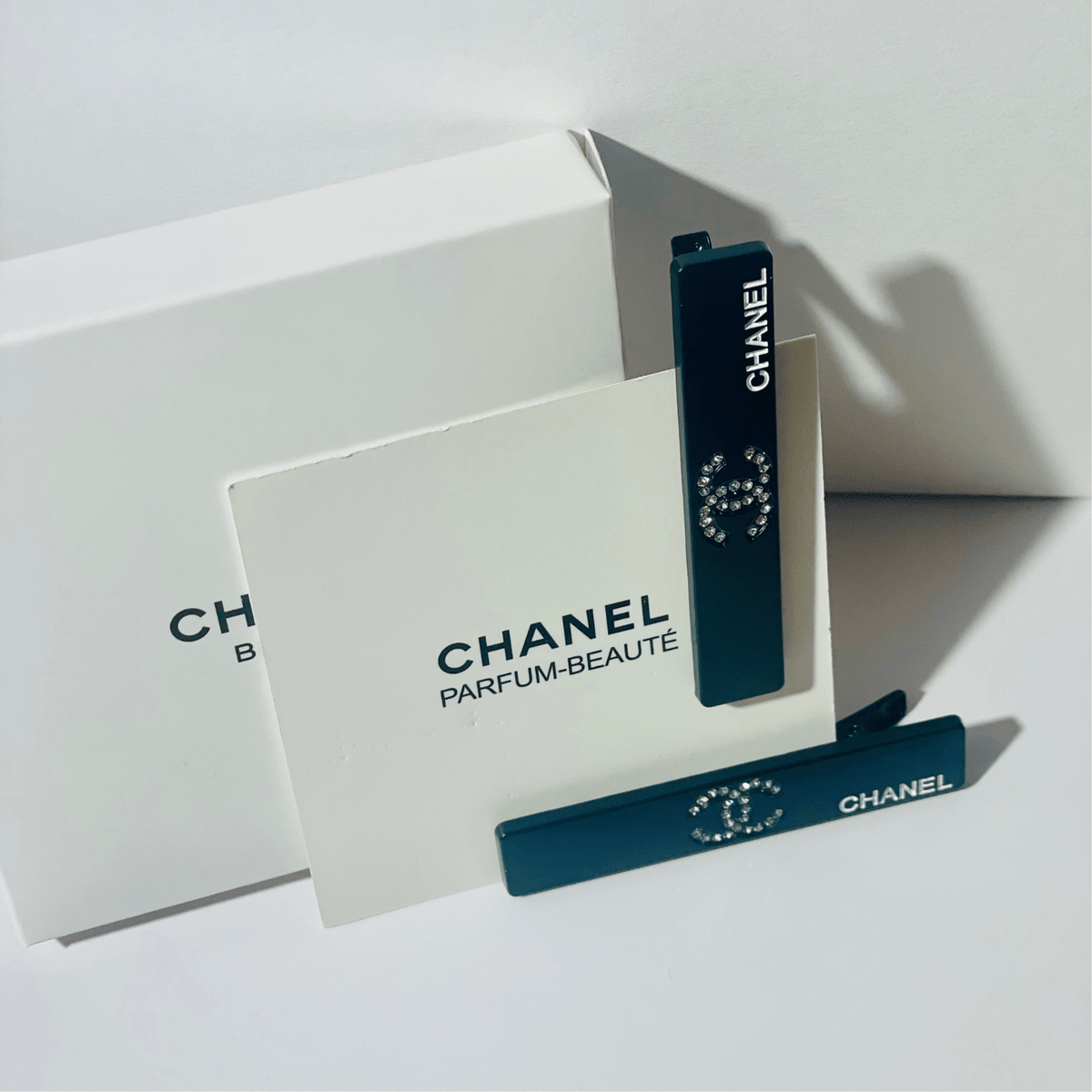 CHANEL 香奈兒 beaute 亞洲地區滿額禮品 超美髮夾 有銀/黑兩款 - La Fée Beauty
