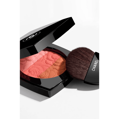 CHANEL CAMÉLIA FUTURA 2025限定創作山茶花紋腮紅盤 - La Fée Beauty