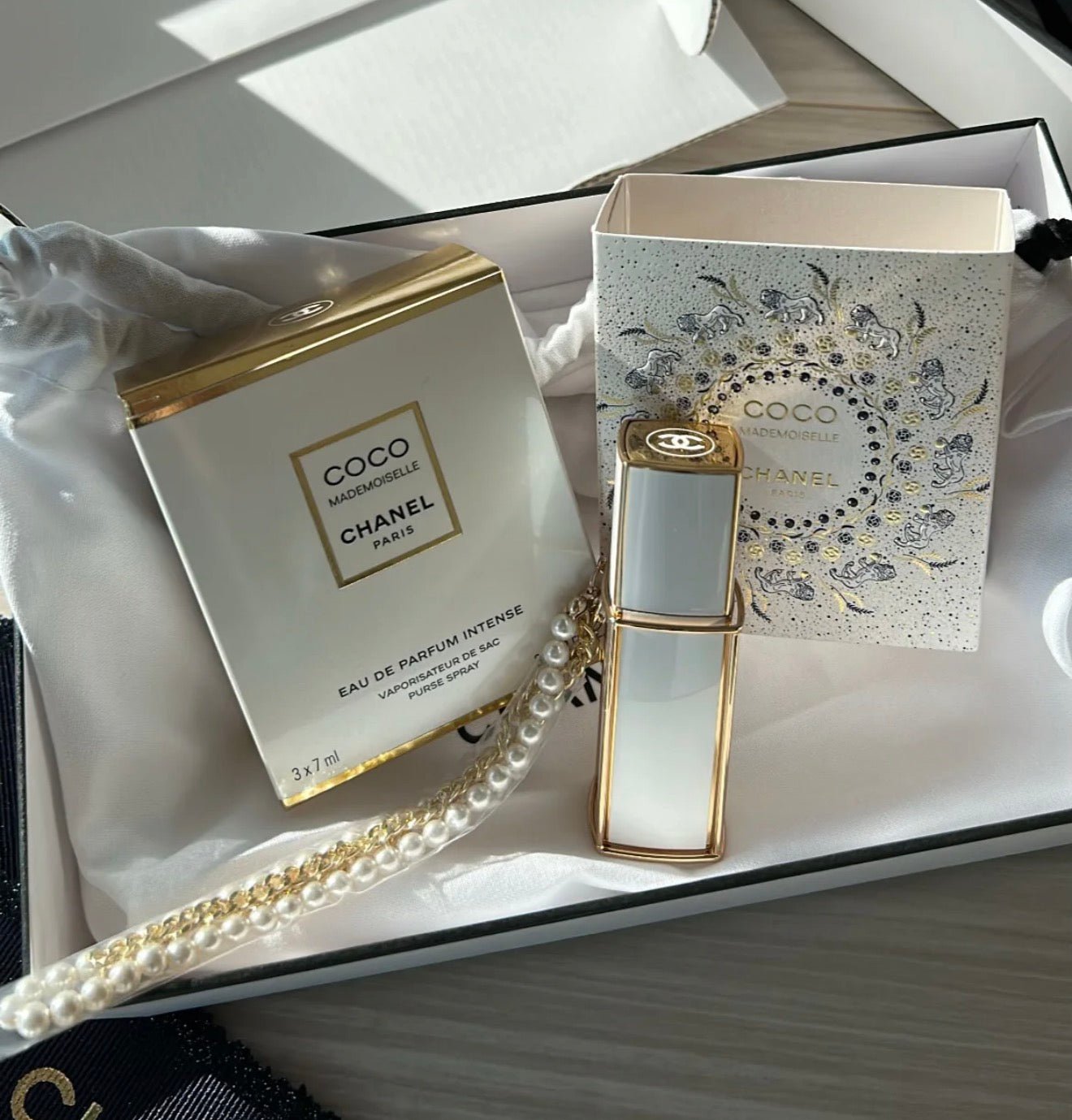 CHANEL 香奈兒 聖誕新品 COCO MADEMOISELLE EAU DE PARFUM INTENSE REFILLABLE PURSE SPRAY COCO小姐限定珍珠香水鏈條 7ml*3 - La Fée Beauty