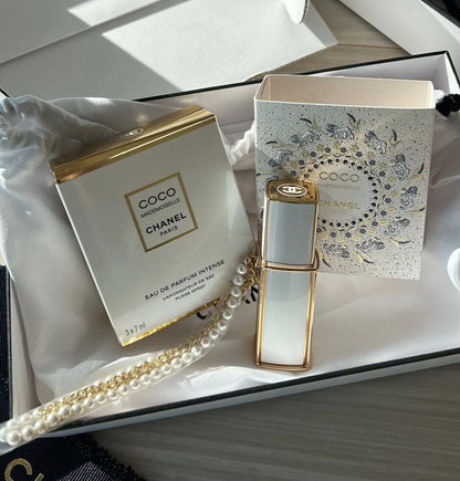 CHANEL 香奈兒 聖誕新品 COCO MADEMOISELLE EAU DE PARFUM INTENSE REFILLABLE PURSE SPRAY COCO小姐限定珍珠香水鏈條 7ml*3 - La Fée Beauty