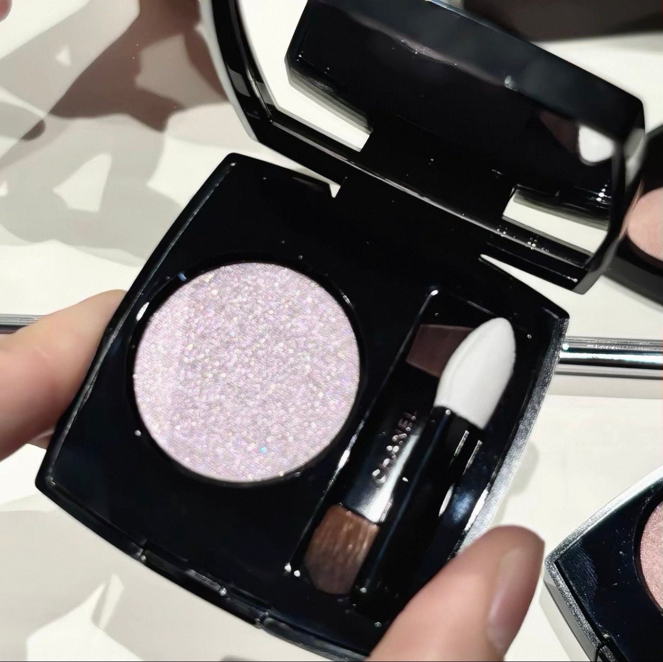 CHANEL 香奈兒 OMBRE ESSENTIELLE 多效持久單色眼影 257 - GRIS ROSE 1.9g - La Fée Beauty