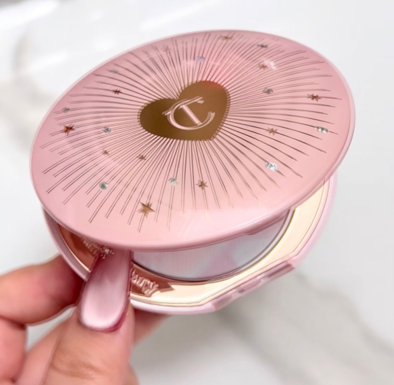 CHARLOTTE TILBURY 2026新品 小銀盤薫夢紫粉餅 啞光修飾膚色 自然提亮 - La Fée Beauty