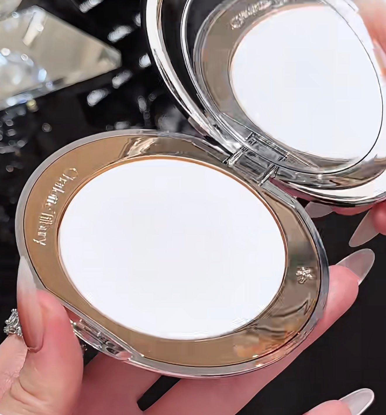 CHARLOTTE TILBURY 新品 小銀盤 輕盈無瑕柔光蜜粉 8g - La Fée Beauty