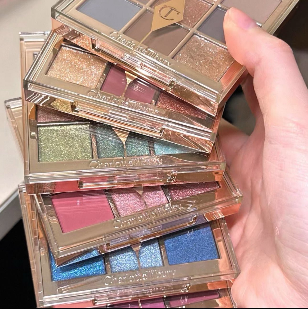 CHARLOTTE TILBURY CHARLOTTE'S PALETTE OF BEAUTIFYING EYE TRENDS 9色美眸眼影盤 - La Fée Beauty