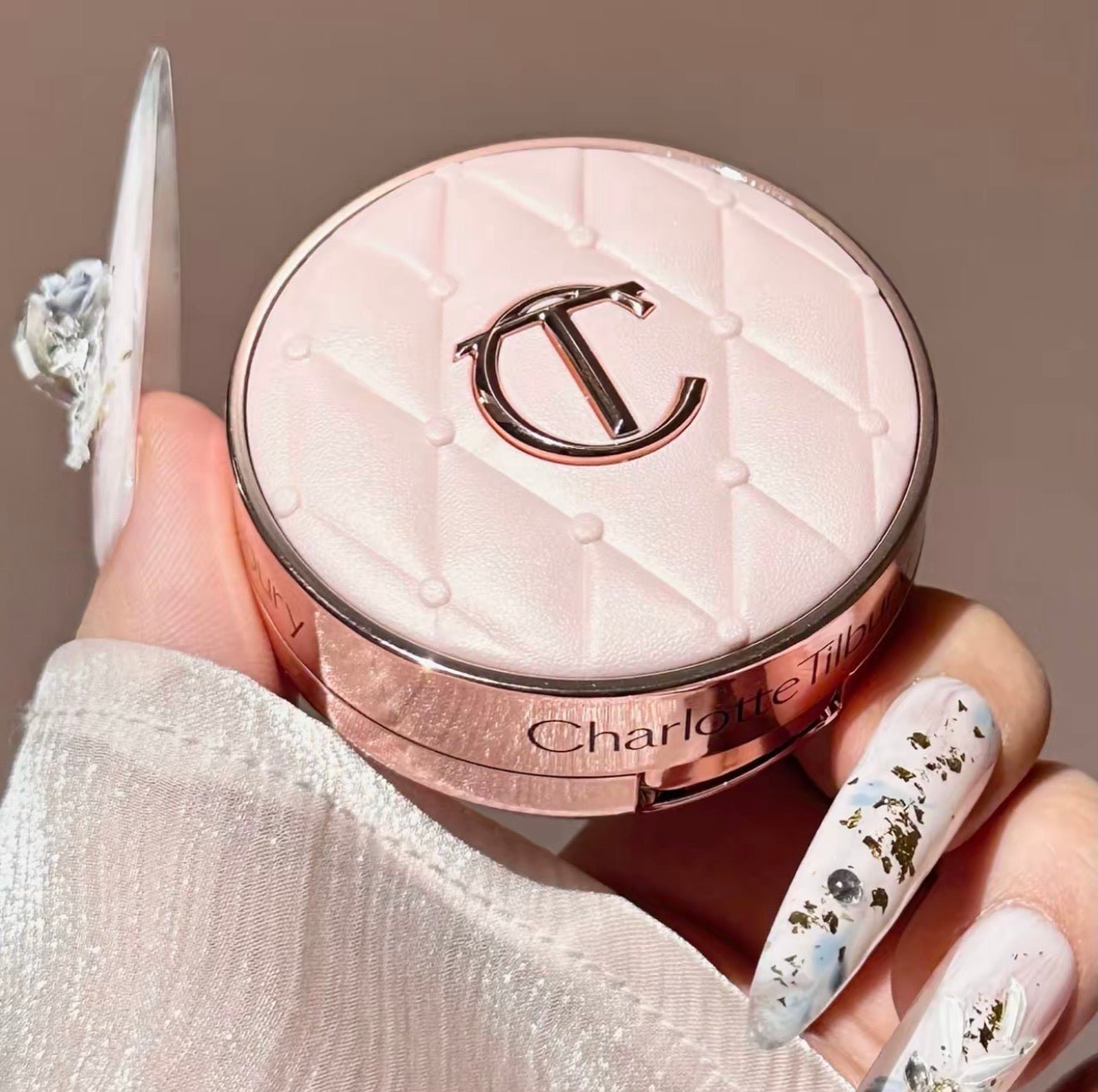 CHARLOTTE TILBURY PILLOW TALK BEAUTIFYING CUSHION FOUNDATION 夢幻柔光粉氣墊 5g (迷你版）￼ - La Fée Beauty