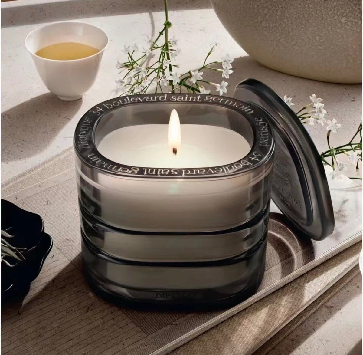 DIPTYQUE 蒂普提克 La Vallée du Temps Premium Scented Candle 時間幽谷 (可補充式香氛蠟燭 ) 270g - La Fée Beauty