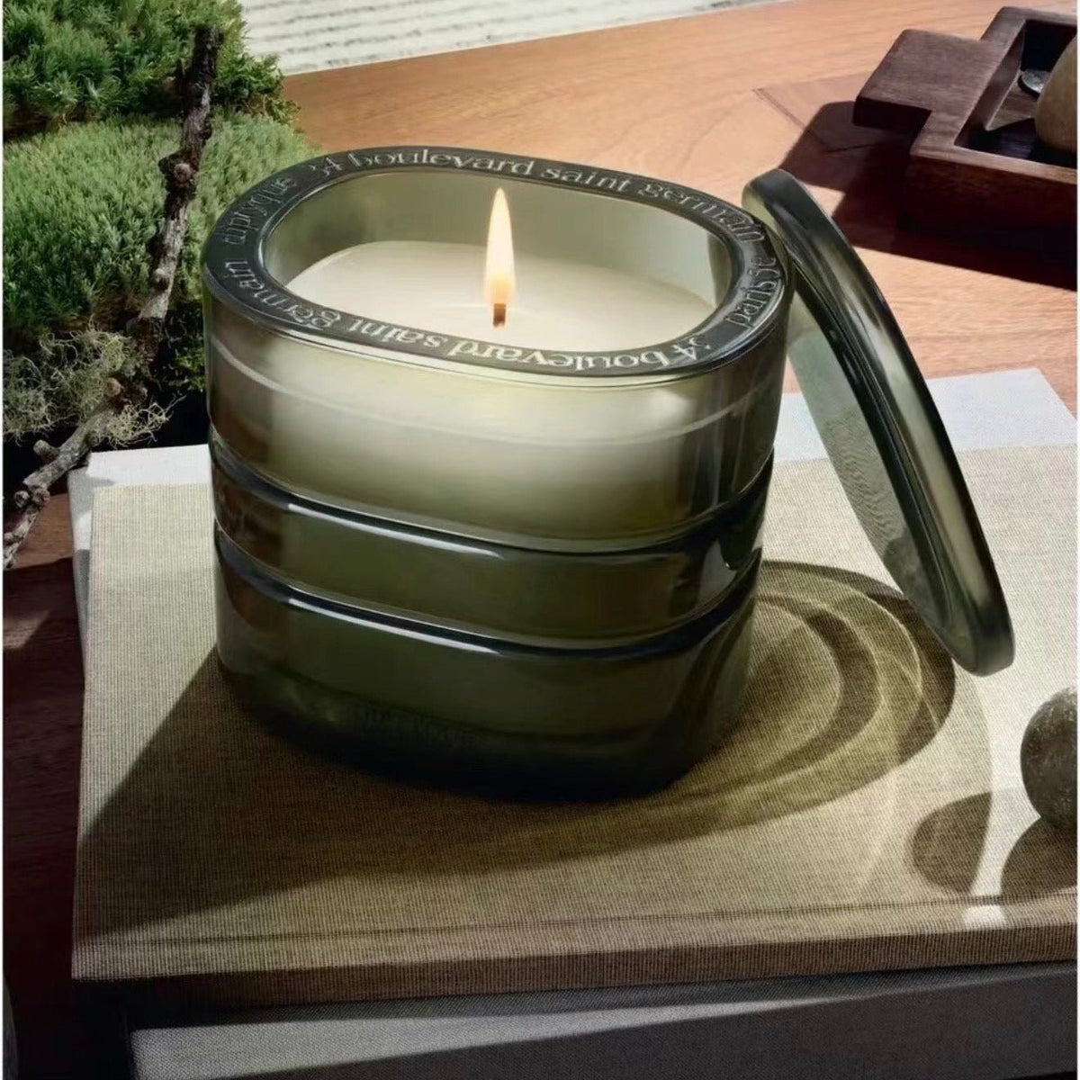 DIPTYQUE 蒂普提克 Temple des Mousses Premium Scented Candle神社凝香 (可補充式香氛蠟燭 ) 270g - La Fée Beauty