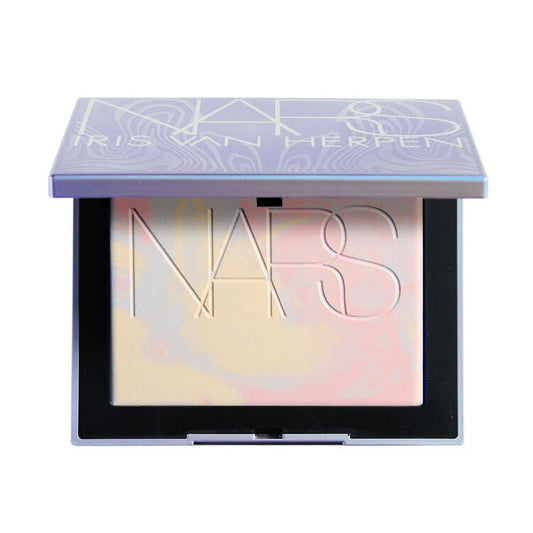 NARS IRIS VAN HERPEN X NARS LIGHT REFLECTING™ 原生光幻彩蜜粉餅 10g - La Fée Beauty