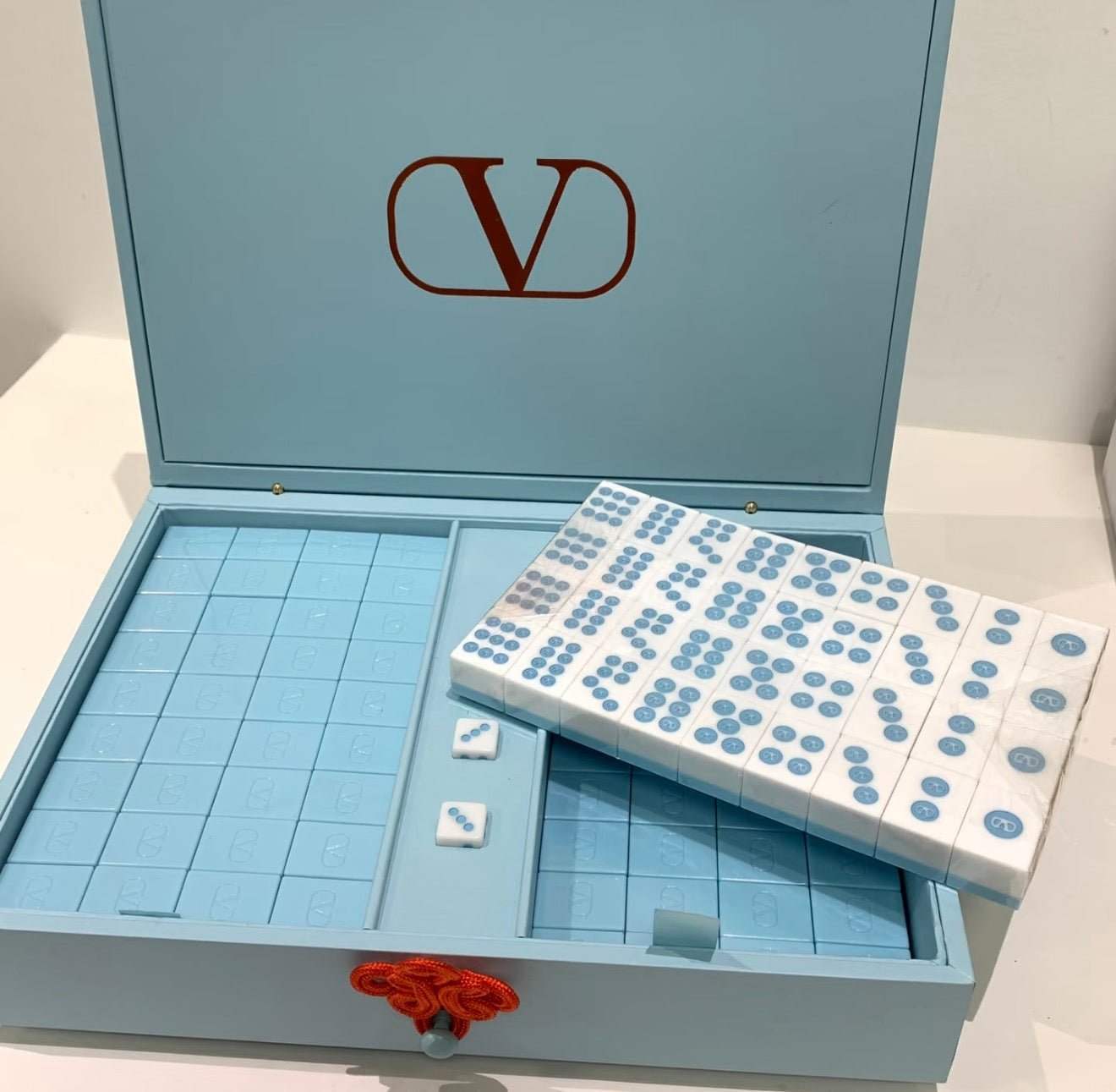 Valentino 全球限量800套❣️😍 好運天藍色麻雀 - La Fée Beauty