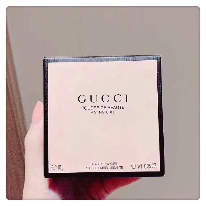 GUCCI 古馳 透亮柔滑蜜粉餅 定妝控油 帶粉撲絲絨袋 10g - La Fée Beauty